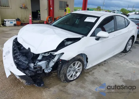 2025 Toyota Camry Le из США, поврежденный, VIN 4T1DAACK2SU136266